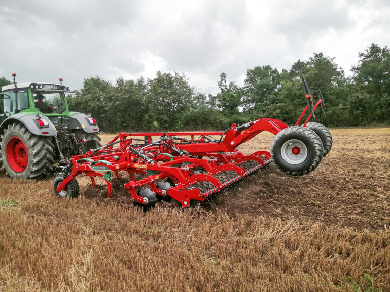 KV-Enduro-T-field-single-harrow-0002-h2clmfga69